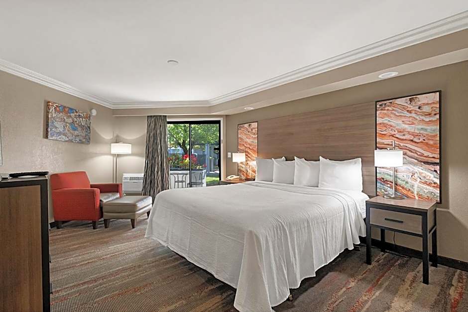 Best Western Plus Wine Country Inn & Suites