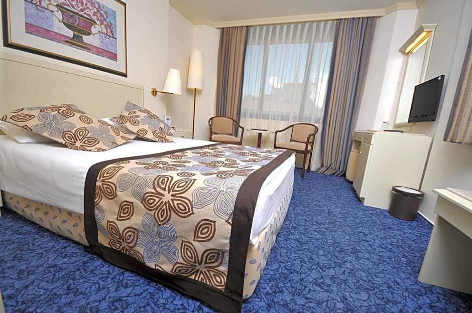 Class Hotel