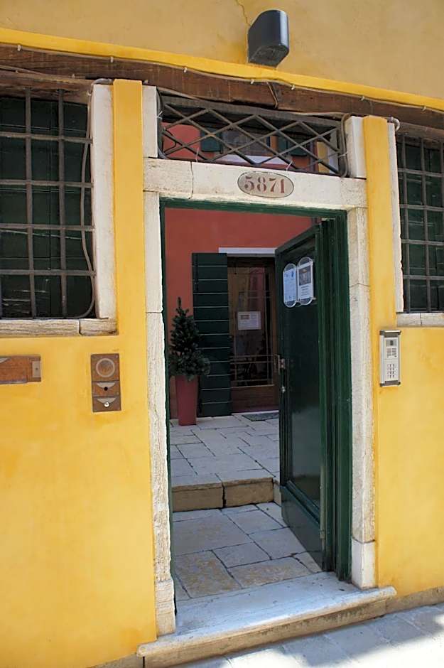 Venice Dose Suite
