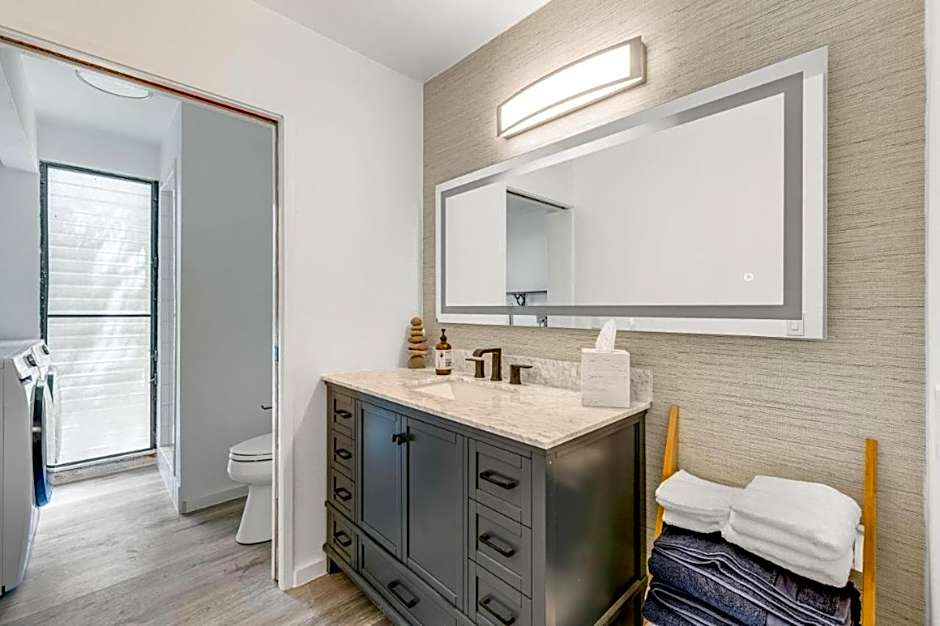 Stunning Views Best location in Hilo 2BR modern Condo