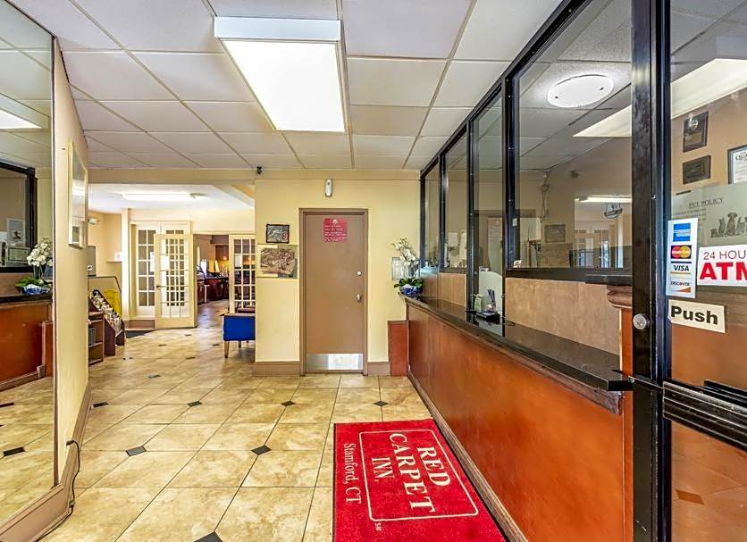 Red Carpet Inn - Stamford