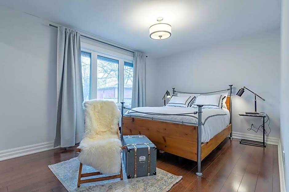Luxurious and Spacious 4BR Home Near Downtown