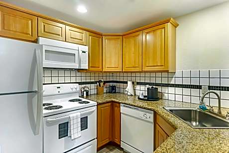 Apartment - 1 King Bed Non-Smoking Murphy Bed Full Kitchen Wi-Fi Full Breakfast