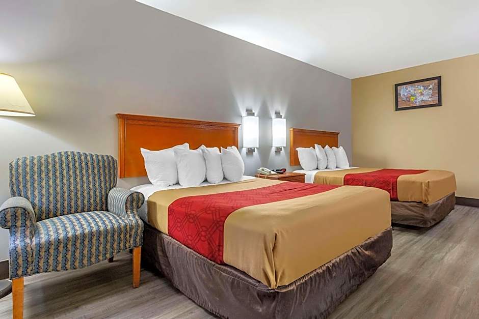 Econo Lodge & Suites Southern Pines