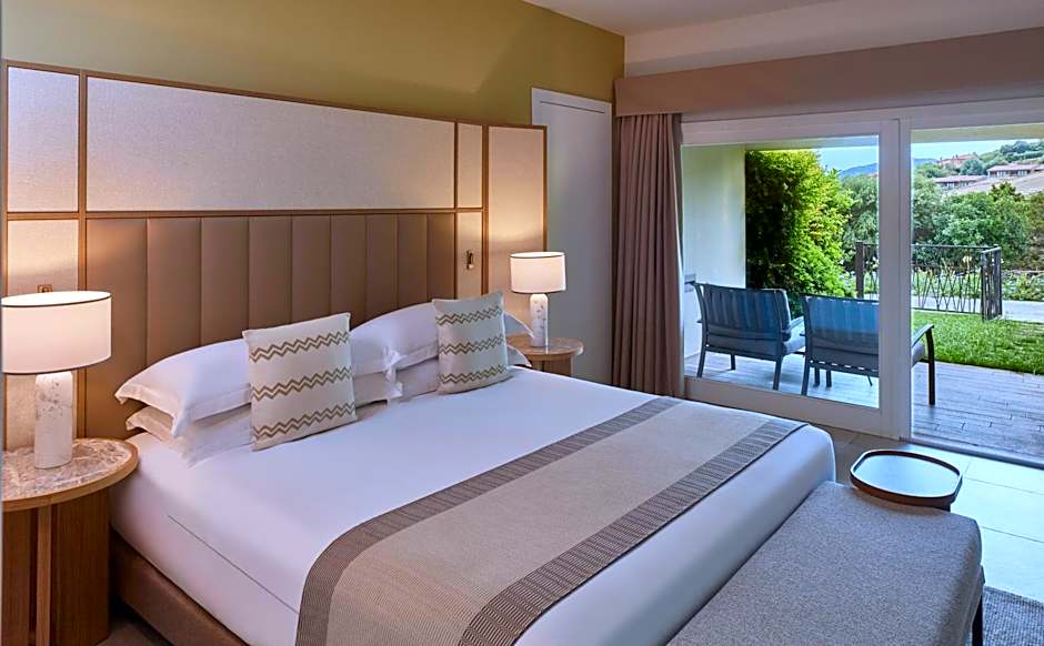 Photo 1 of 5 of Deluxe 1 King Bed, Accessible