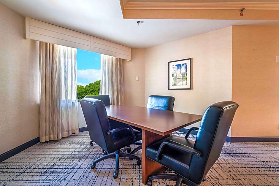 DoubleTree by Hilton South Charlotte Tyvola