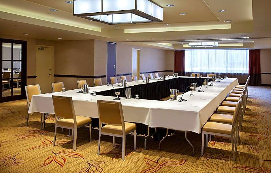 Embassy Suites by Hilton Washington DC Chevy Chase Pavilion