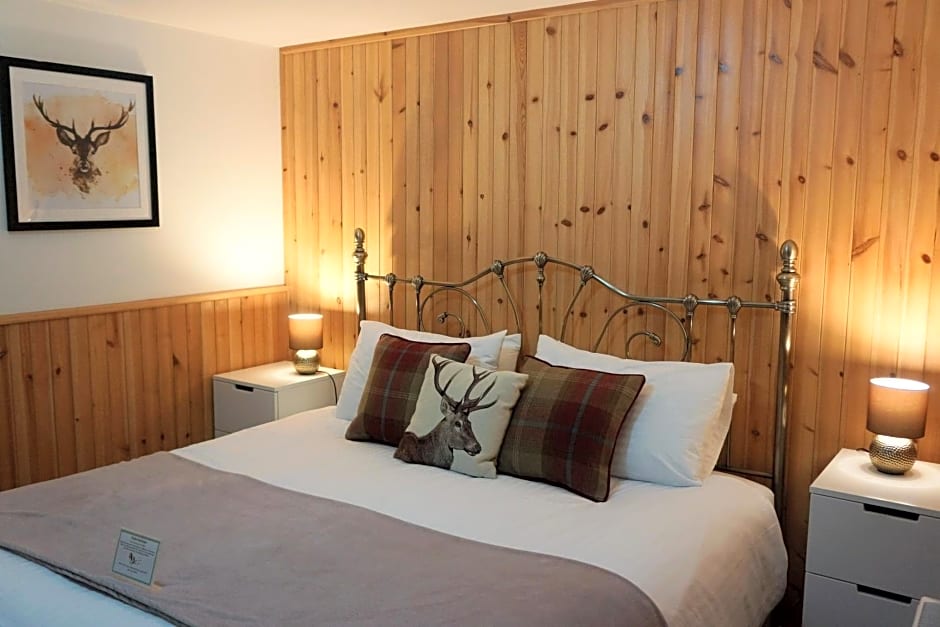 Waterfall Lodge - private waterfall and sauna