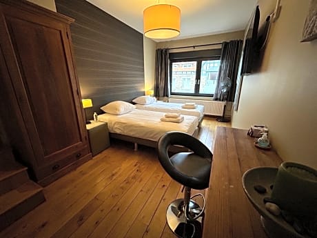 Race & Rooms