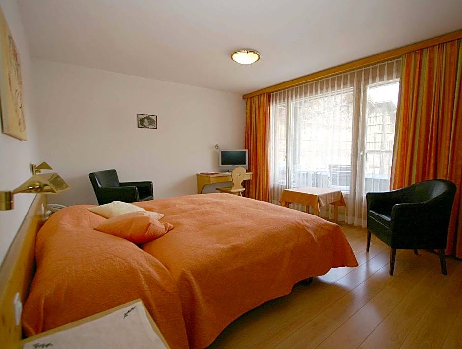 Foto 1 dari 6 — Double Room