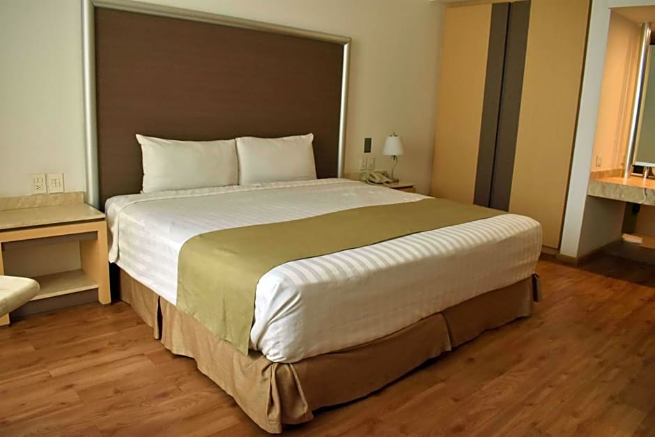 Ramada by Wyndham Mexico City Santa Fe