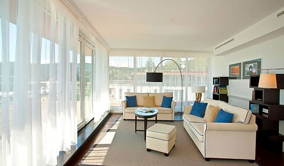 Lake's - My Lake Hotel