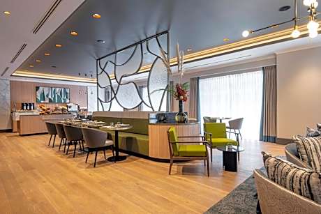 Executive Suite - Club Lounge Access