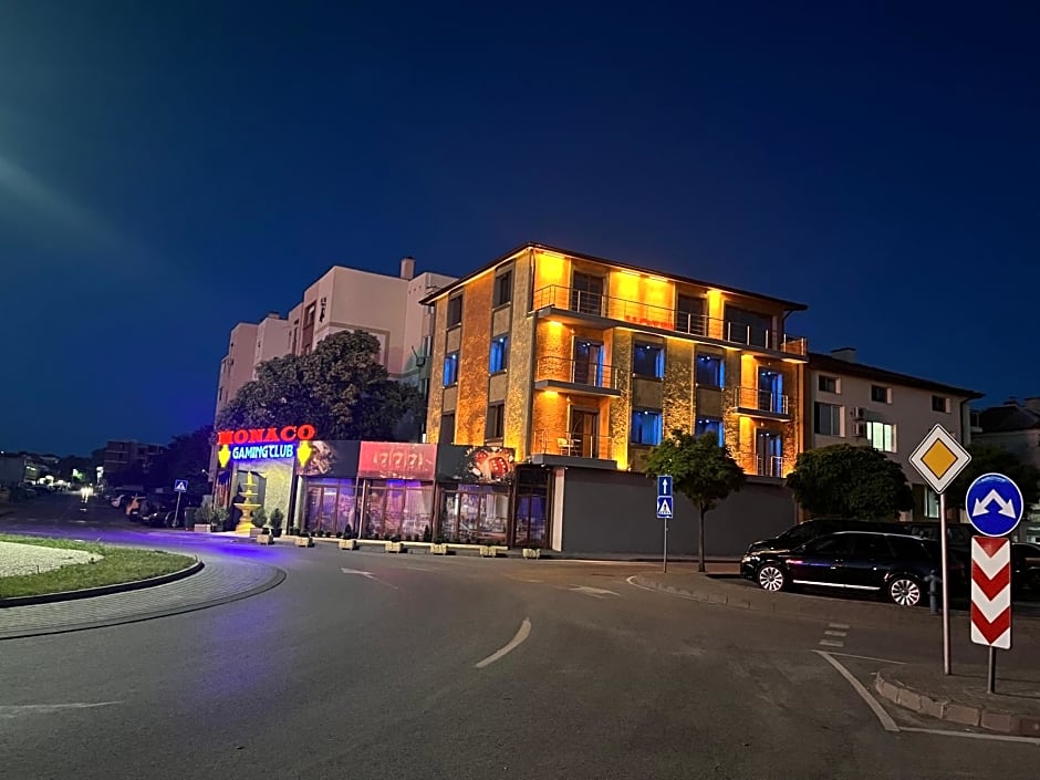 Complex MONACO HOTEL & CASINO