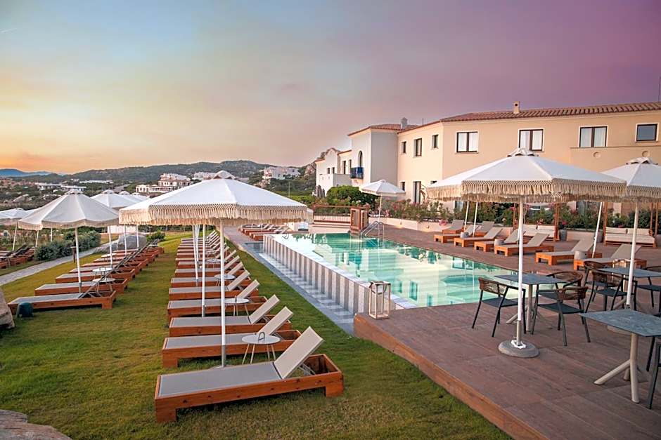 Mangia's Santa Teresa Sardinia, Curio Collection by Hilton