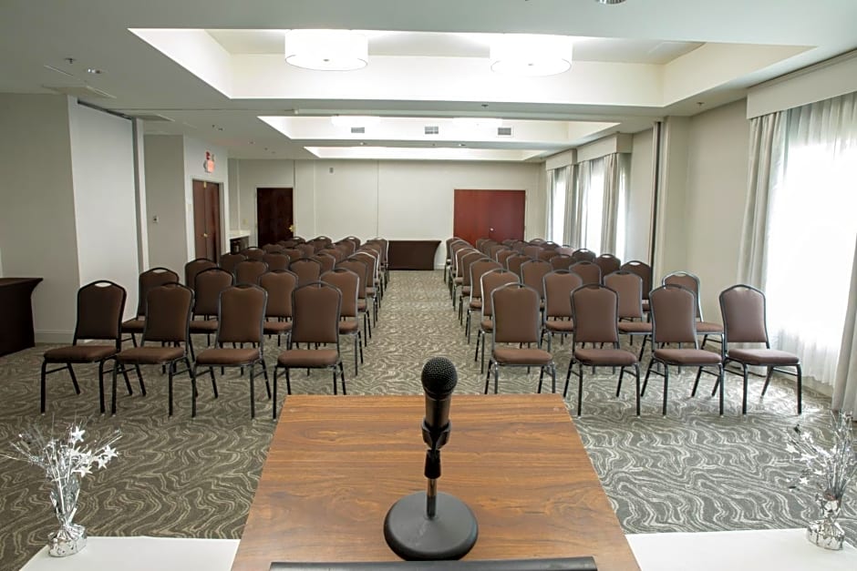 Holiday Inn & Suites Raleigh-Cary (I-40 @Walnut St) By IHG