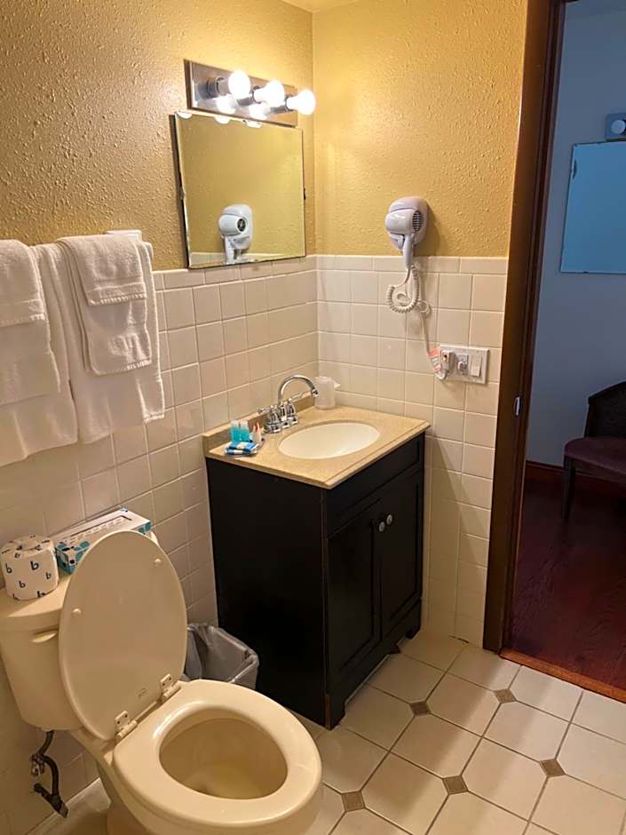 Amber's Inn and Suites