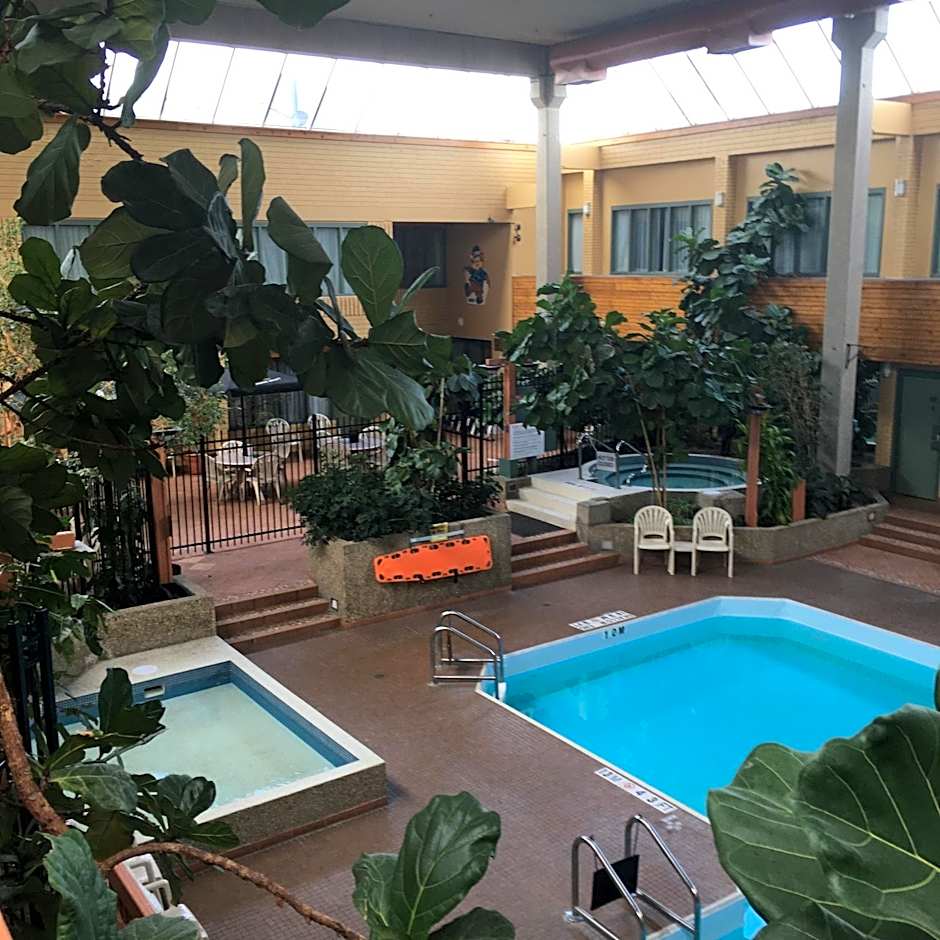 Travelodge by Wyndham Winnipeg East