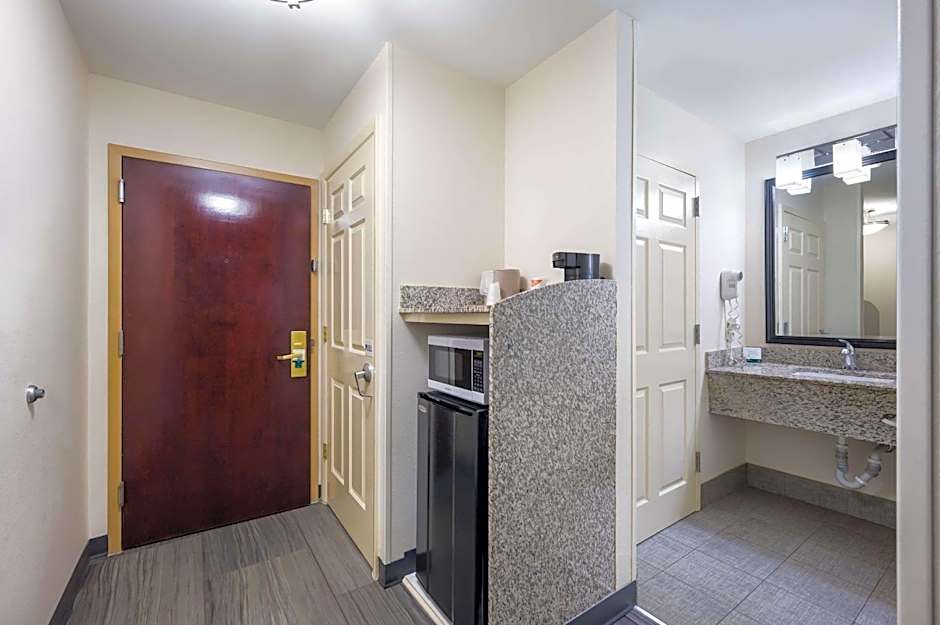 Quality Inn & Suites Huntsville Research Park Area