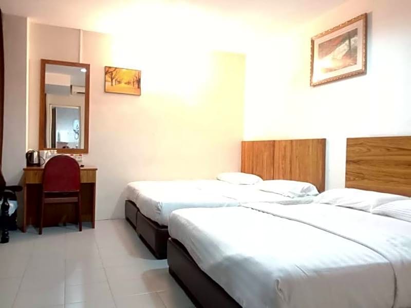 OYO 89877 Sun Triang Hotel