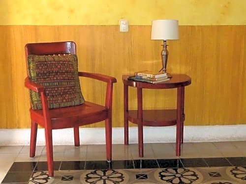 Hotel Medio Mundo