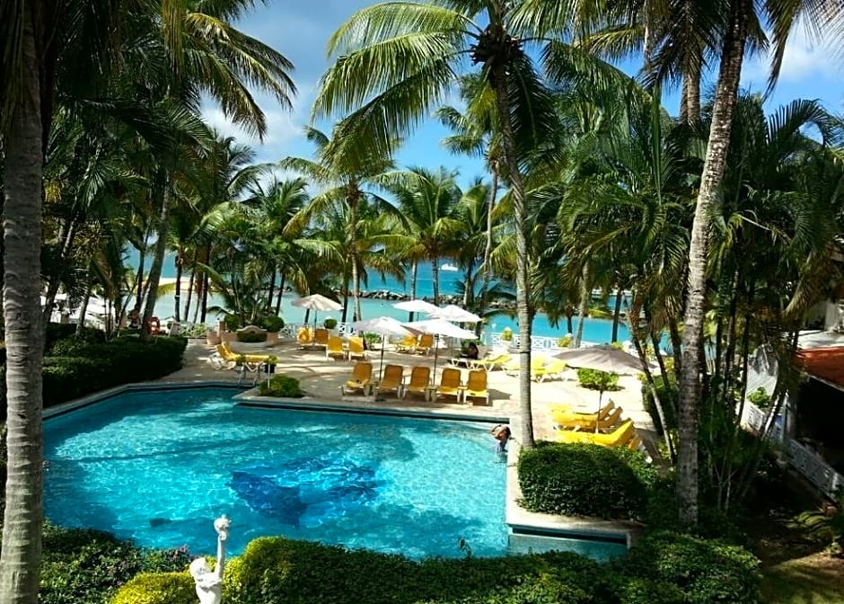 Coco Reef Resort & Spa