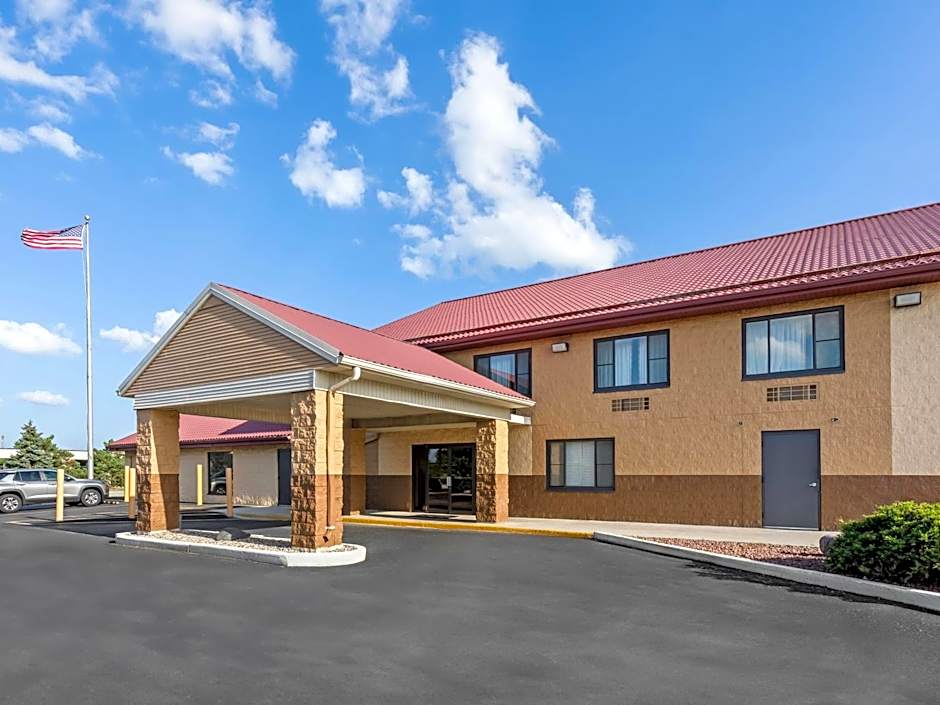 Super 8 by Wyndham Sturtevant Racine