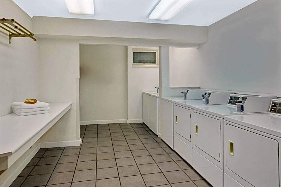 Travelodge by Wyndham Rapid City