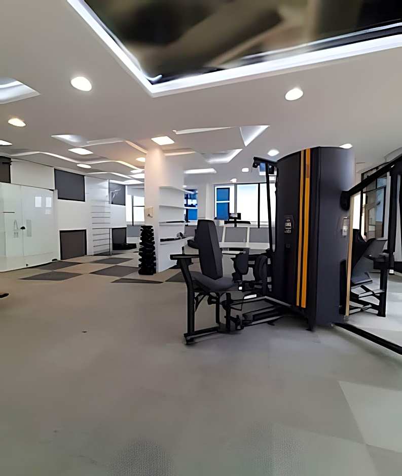 Apto em frente ao shopping com piscina aquecida