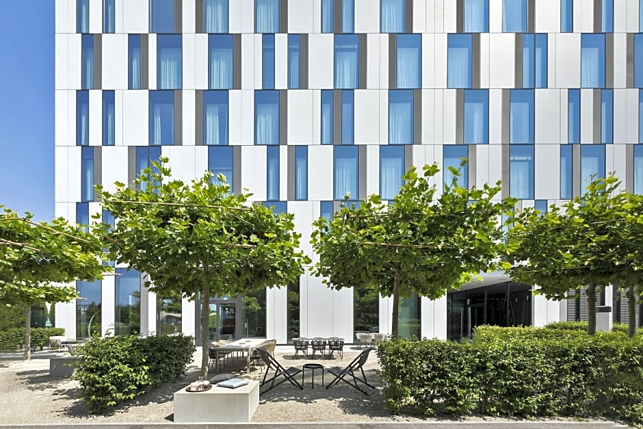 Stellaris Apartment Hotel