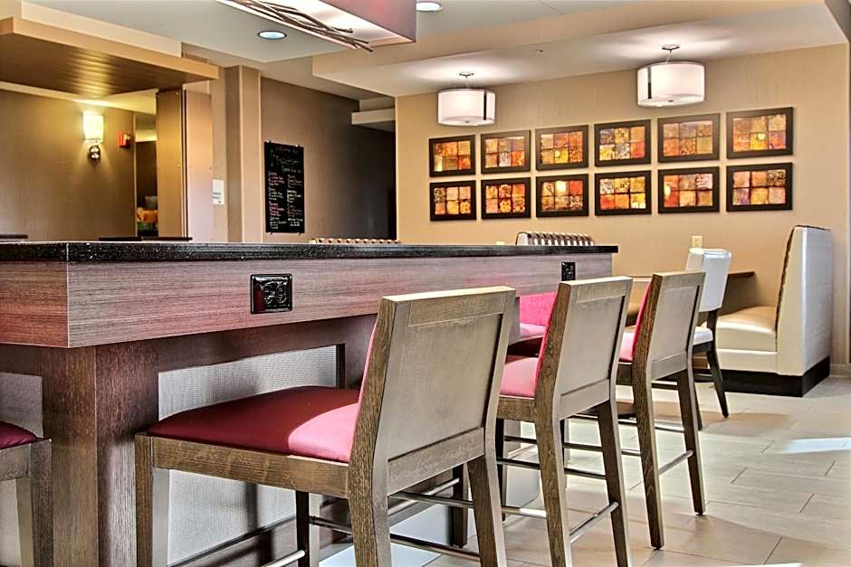Holiday Inn Express Fargo - West Acres By IHG