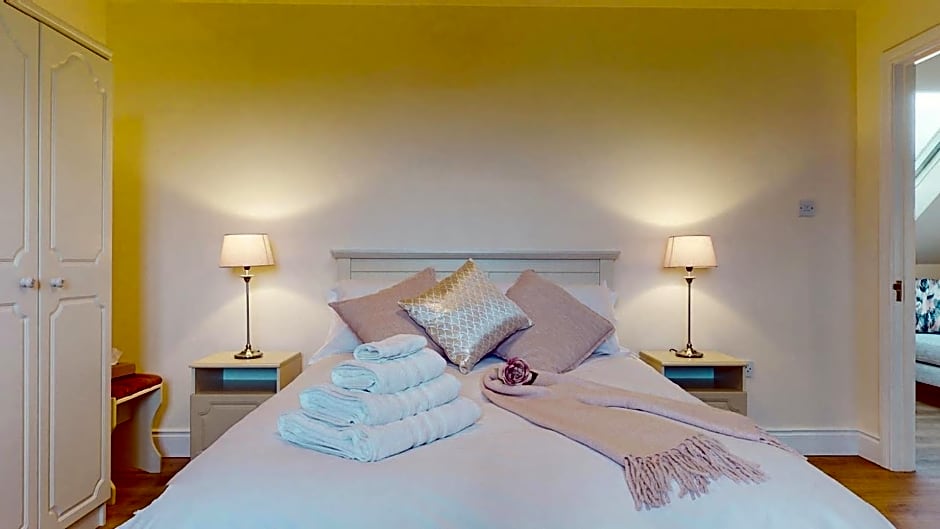 Ross Beach Family Farmhouse B&B