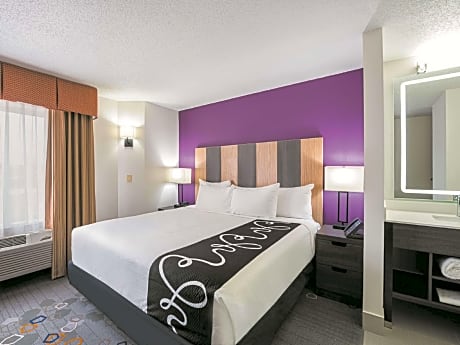 One-Bedroom King Suite - Non-Smoking