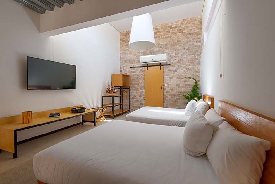 Mayan Monkey Hotel & Hostel Los Cabos