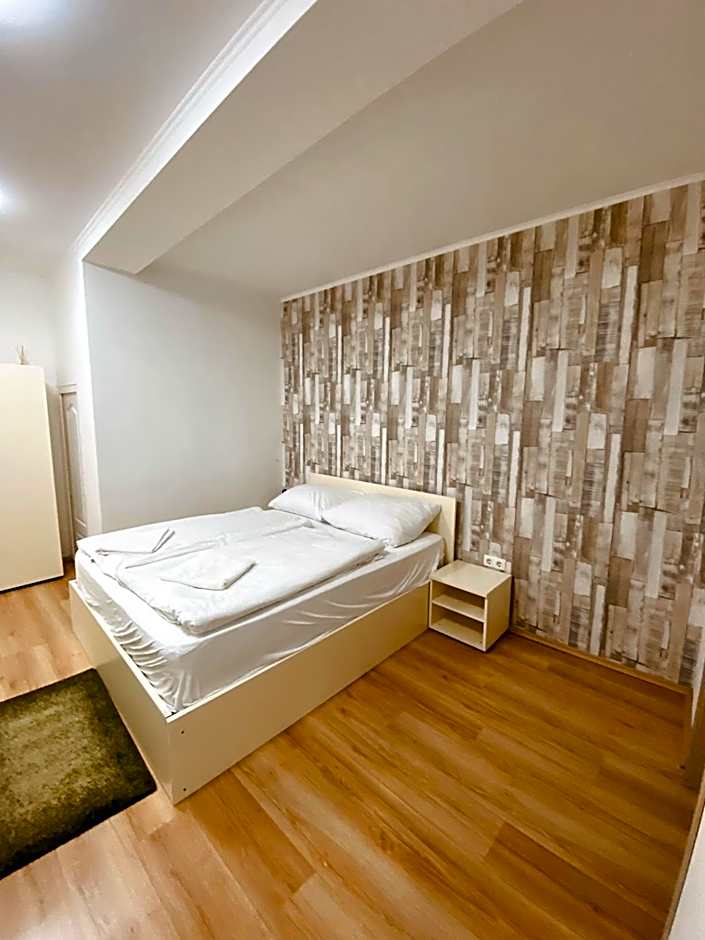 Easy Star Hotel