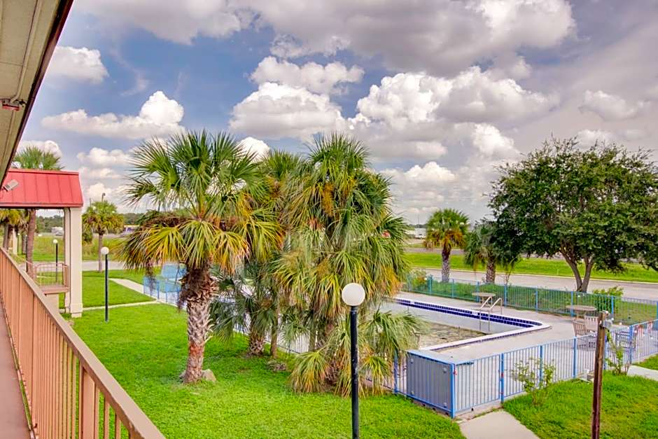 OYO Hotel Dundee By Crystal Lake