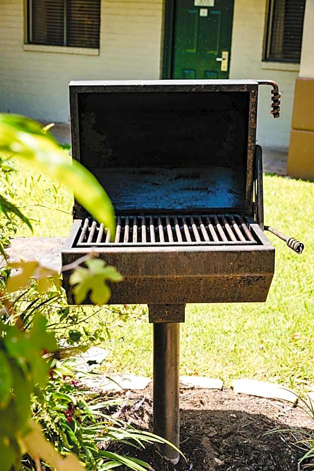 Vineyard Court Designer Suites Hotel