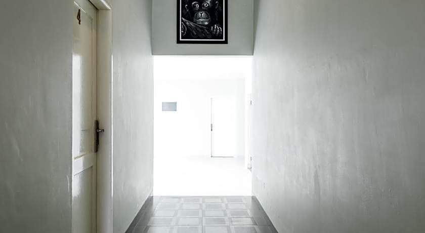 RedDoorz Plus near RS USU Medan 2