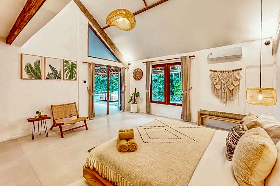 Villa Indigo - 5-BDR with huge pool and garden
