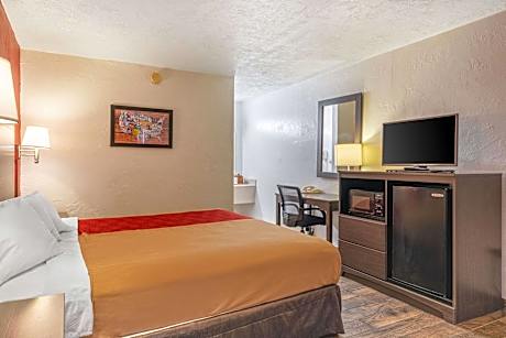 1 King Bed Non-Smoking