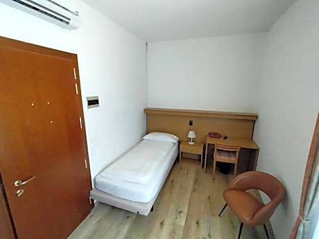 Single Room with Mountain View