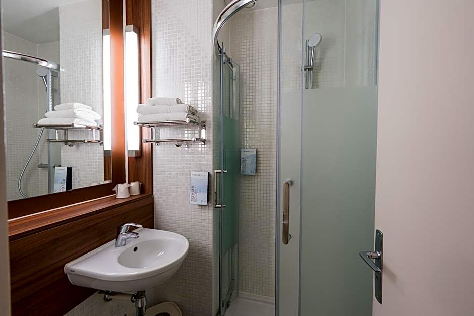 Campanile Montesson Le Vesinet Hotel