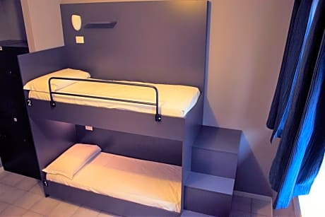 Bed in 6-Bed Mixed Dormitory Room