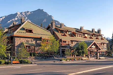 Fox Hotel And Suites