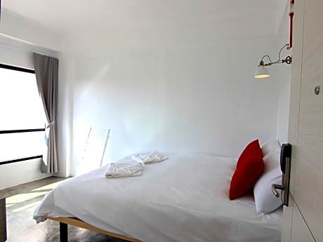 Ocean View Queen Bed