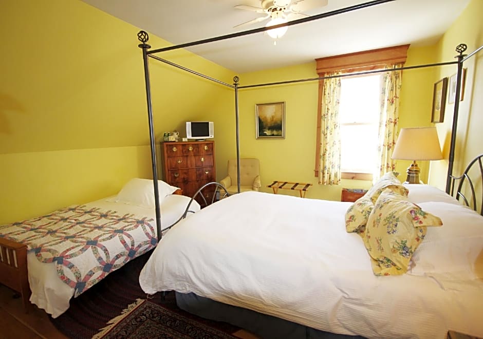 Highland Lake Inn