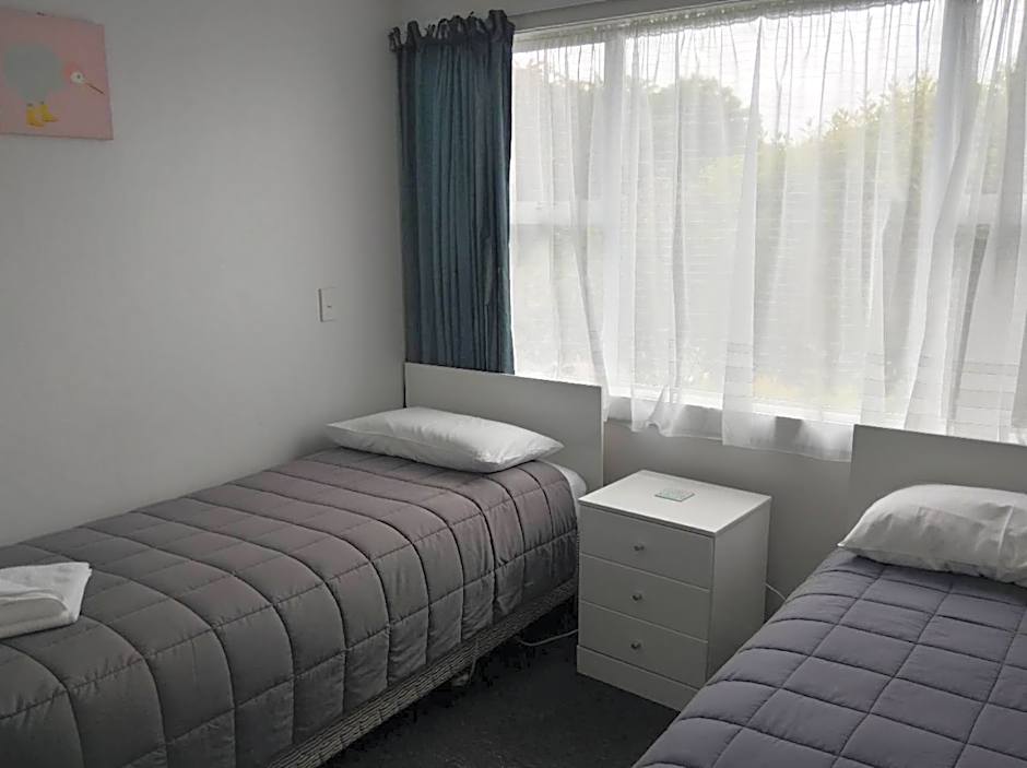 Queens Park Motels