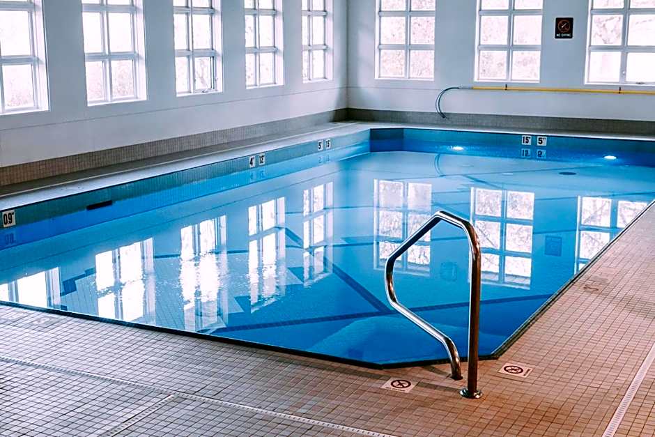 Coast Canmore Hotel & Conference Centre