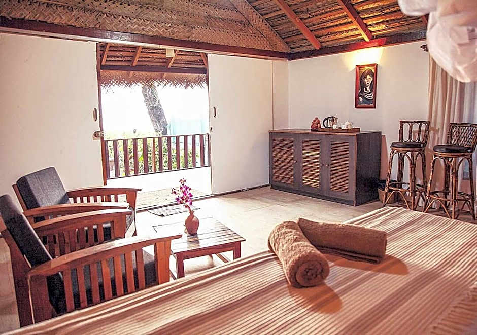 Mariposa Beach Grove