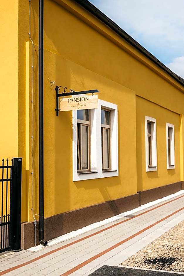 Pansion Mihića dvori
